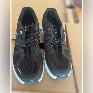 MENS ON CLOUD 5s SZ 8